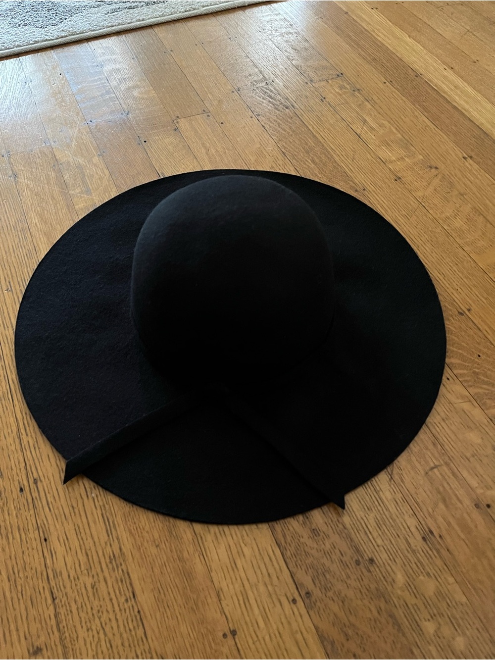 The Hatter Company Vintage Women's Black Wide-Brim Felt Floppy Hat
